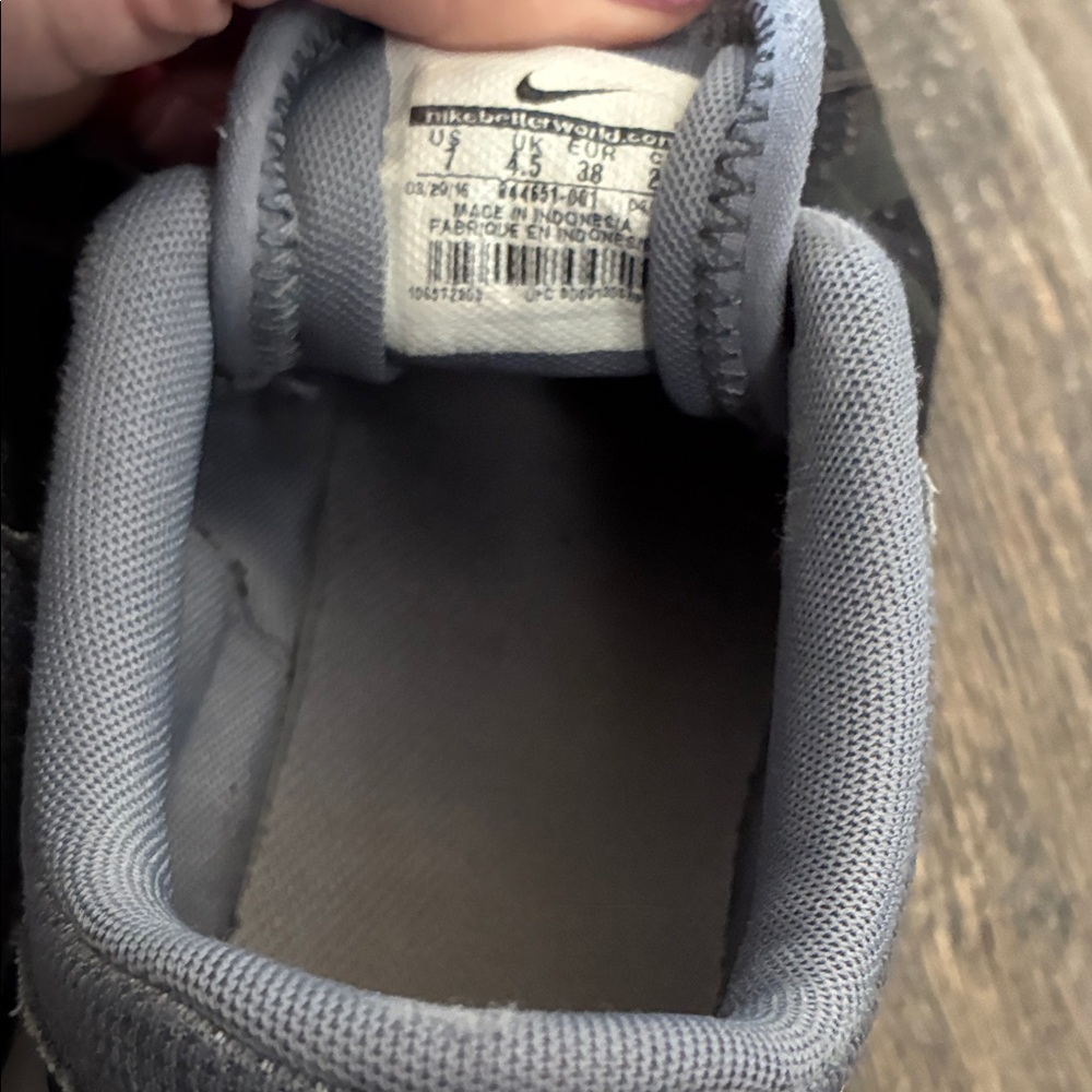 Nike Black and Gray Athletic Sneakers - Picture 7 of 11